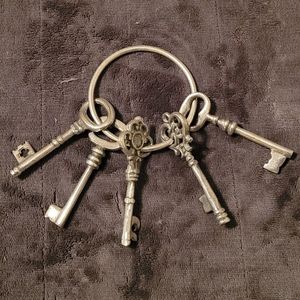 Metal key decoration